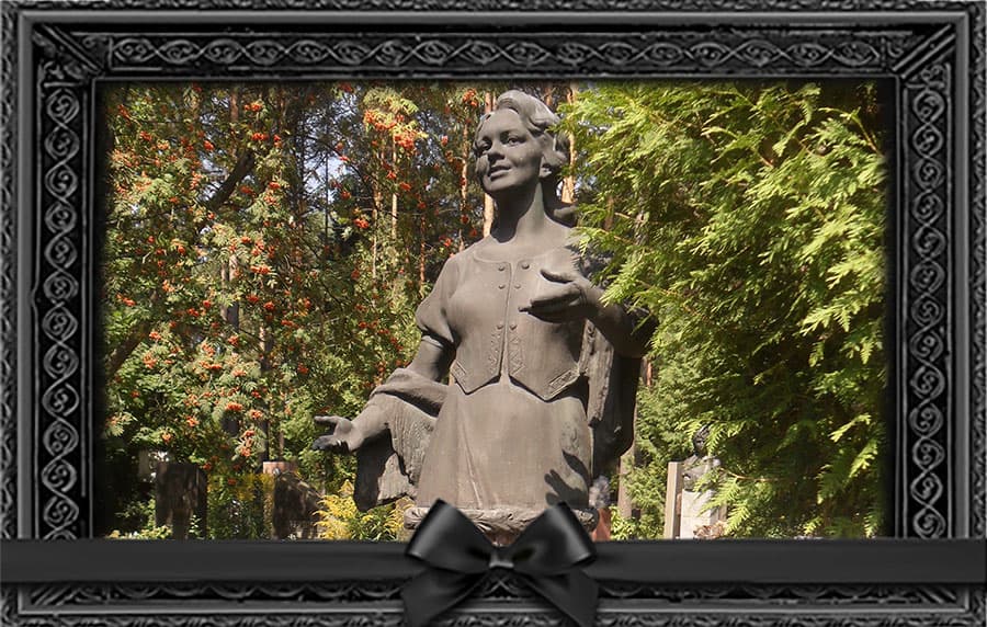 Могила Ларисы Александровской на Восточном кладбище в Минске