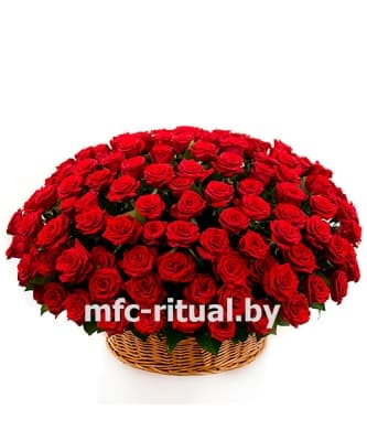 Траурная корзина «200 роз»